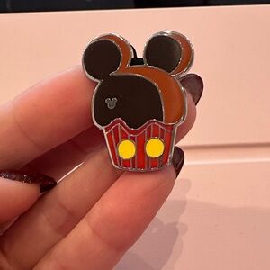 Walt Disney World Hidden Mickey 2025 Wave B: Cupcake Treats Mickey Mouse pin.